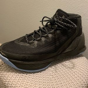 Stephen Curry, under armor basketball shoes!